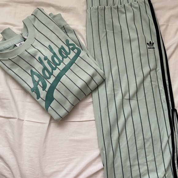 Adidas Sweatshirt - Picture 4 of 4